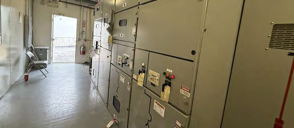 More Photos Of 95 Sundial Ave, Manchester Manufacturing For Sale