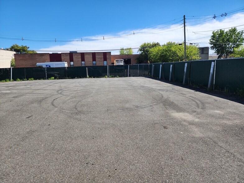 More Photos Of 260 Green St, South Hackensack Truck Terminal For Lease