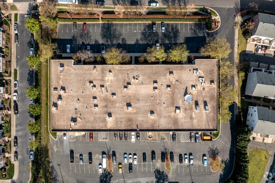 More Photos Of 8809 Lenox Pointe Dr, Charlotte Light Distribution For Lease