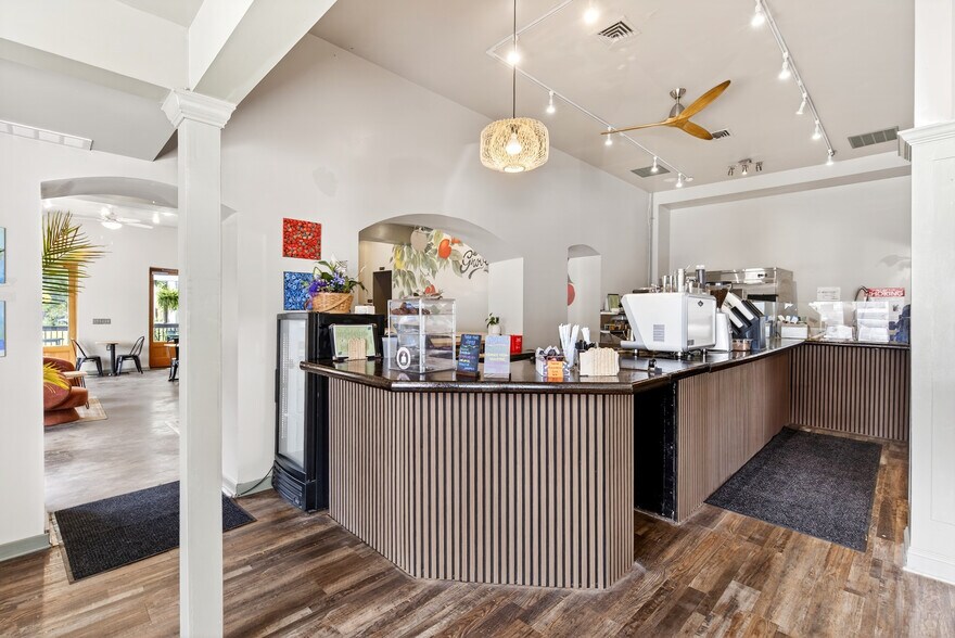 More Photos Of 33 Elm St, East Aurora Restaurant For Sale