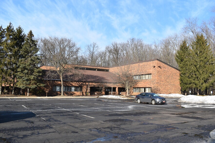 Primary Photo Of 8445 Munson Rd, Mentor Medical For Sale