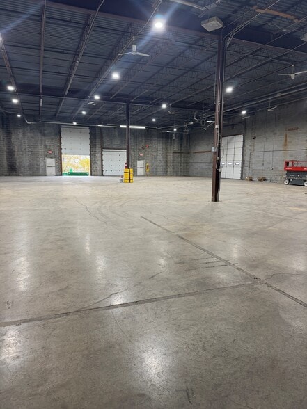 More Photos Of 3320 Terminal Dr, Eagan Distribution For Lease