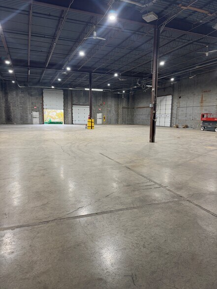 More Photos Of 3320 Terminal Dr, Eagan Distribution For Lease