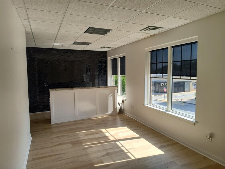 More Photos Of 123 N Main St, Crown Point Coworking Space