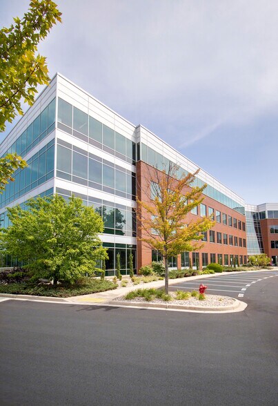 More Photos Of 10700 W Research Dr, Milwaukee Office For Lease