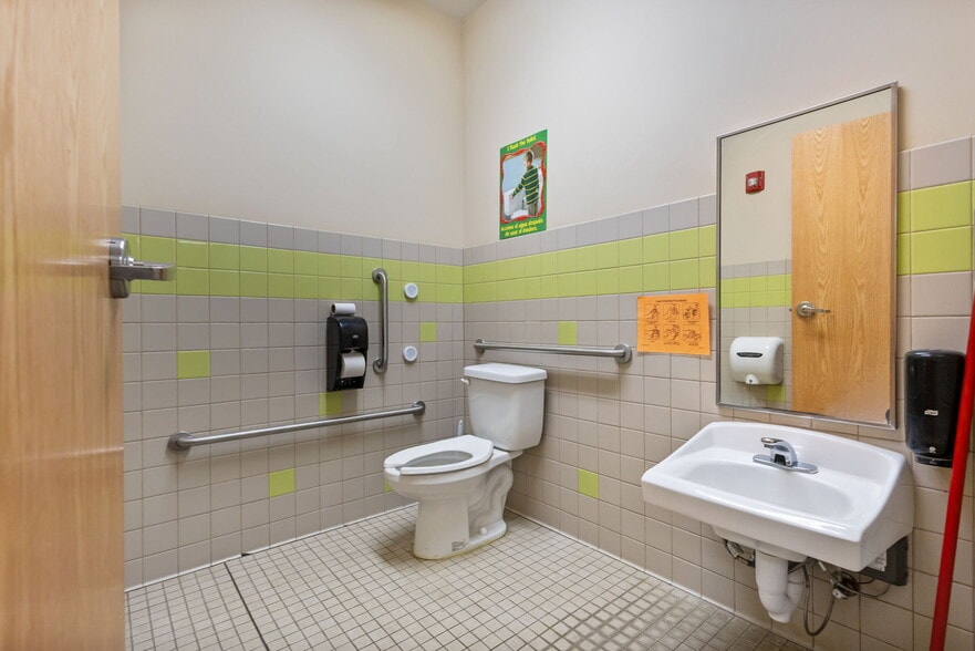 More Photos Of 754 N Redwood Rd, North Salt Lake Specialty For Sale