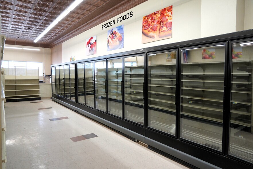 More Photos Of 304 Smith Ave, Elwood General Retail For Sale