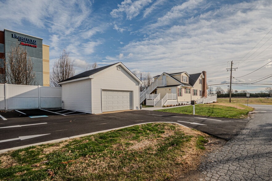 More Photos Of 2101 N Dupont Hwy, New Castle Freestanding For Sale