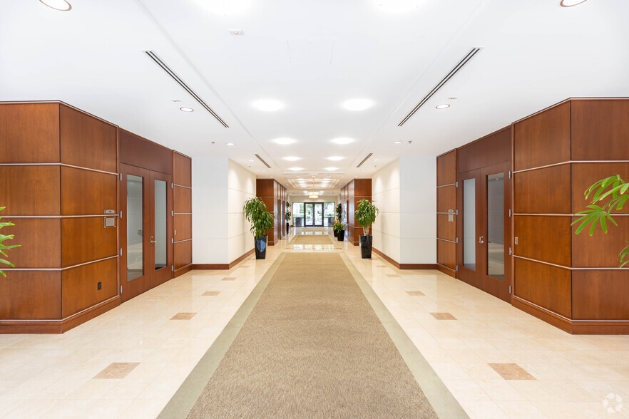 Primary Photo Of 1550 Sawgrass Corporate Pky, Sunrise Medical For Lease
