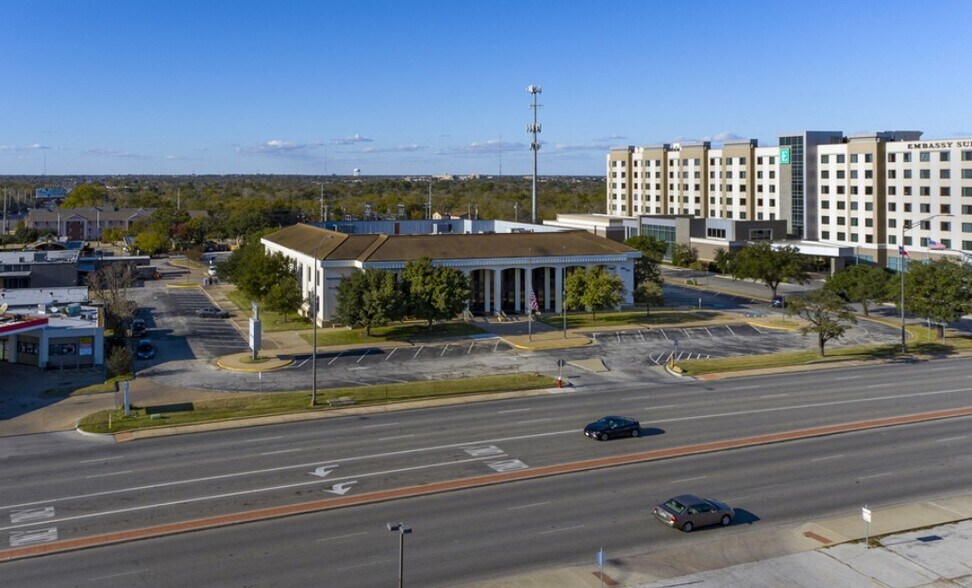 More Photos Of 111 University Dr E, College Station Office For Lease