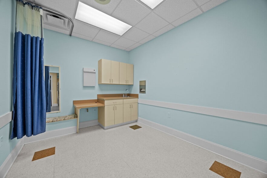 More Photos Of 2223 Hemby Ln, Greenville Medical For Sale