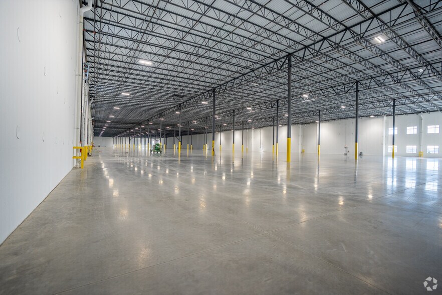 More Photos Of 20220 Fenside Crossing, Westfield Distribution For Lease