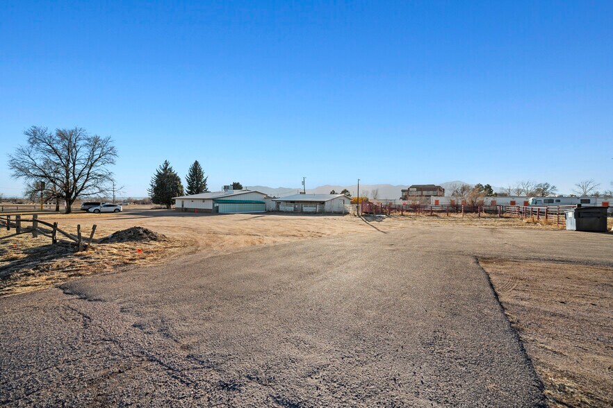 More Photos Of 5280 Edison Ave, Colorado Springs Veterinarian Kennel For Sale
