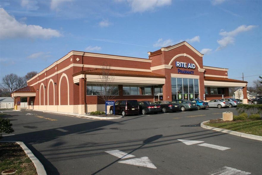 More Photos Of 2093 Route 130 N, Burlington Drugstore For Sale
