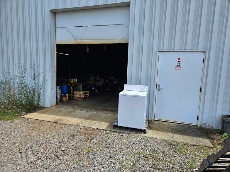 More Photos Of 3307 Lee Ave, Sanford Warehouse For Lease