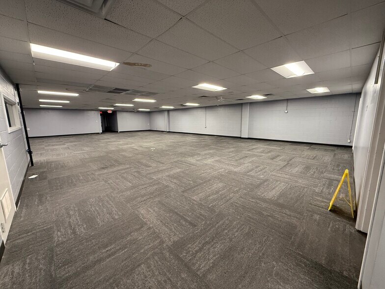 More Photos Of 6923 E 14th St, Tulsa Service For Sale