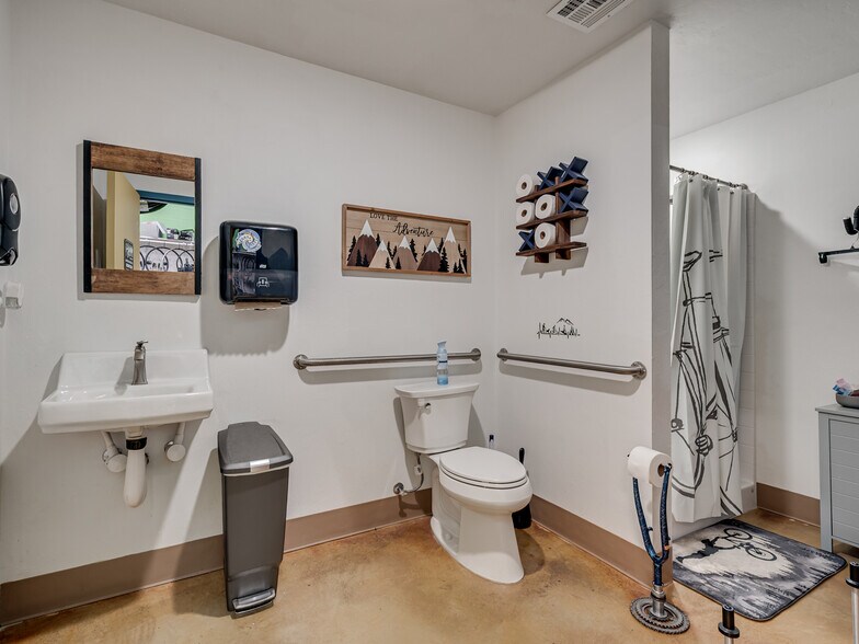 More Photos Of 111 N Broadway St, Tecumseh Office For Sale