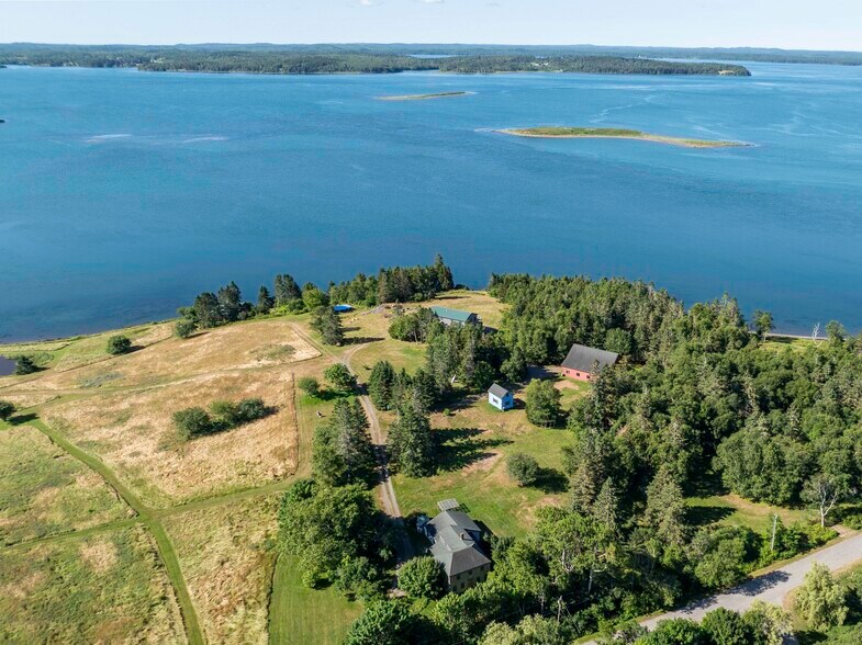 More Photos Of 54 Toll Bridge Rd, Eastport Hotel For Sale