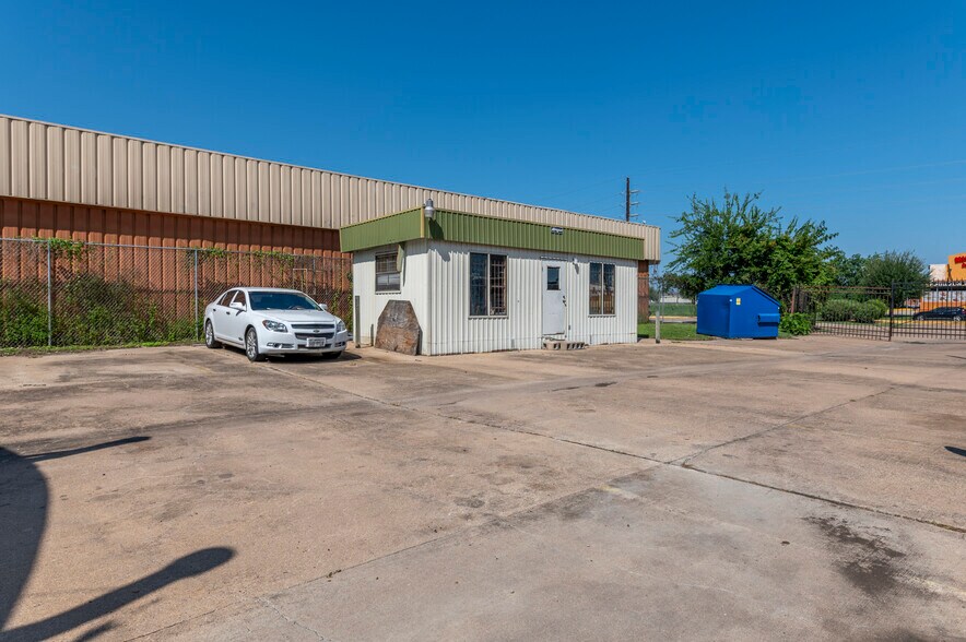 More Photos Of 2920 Dairy Ashford Rd, Houston Warehouse For Sale