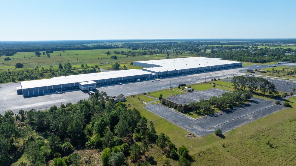 More Photos Of 6045 SE 83rd St, Ocala Distribution For Sale