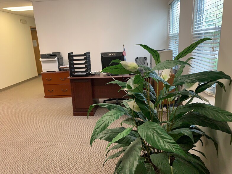 More Photos Of 59 Avenue at the Commons, Shrewsbury Medical For Lease