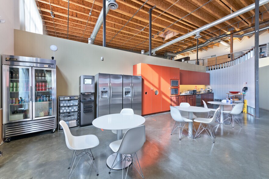 More Photos Of 2256 Barry Ave, Los Angeles Office For Lease