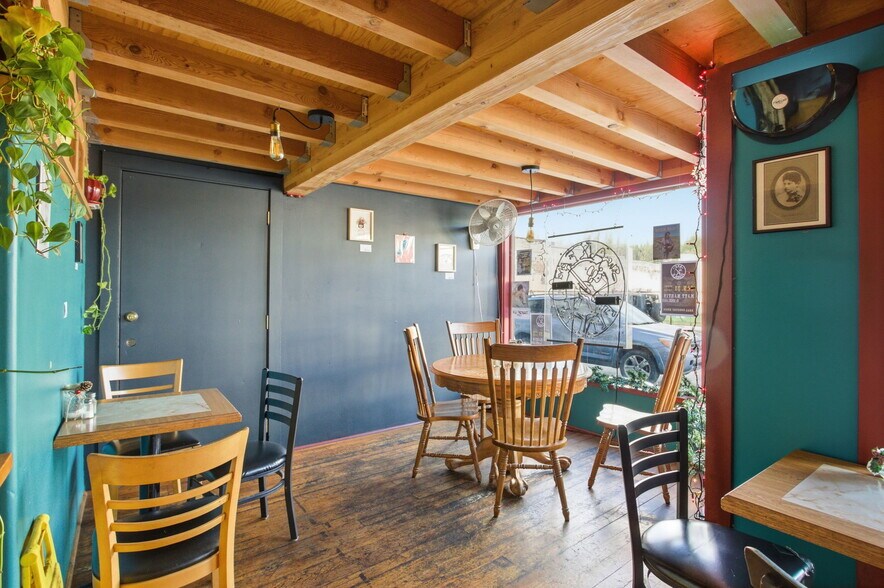 More Photos Of 657 E Main St, Cottage Grove Restaurant For Sale