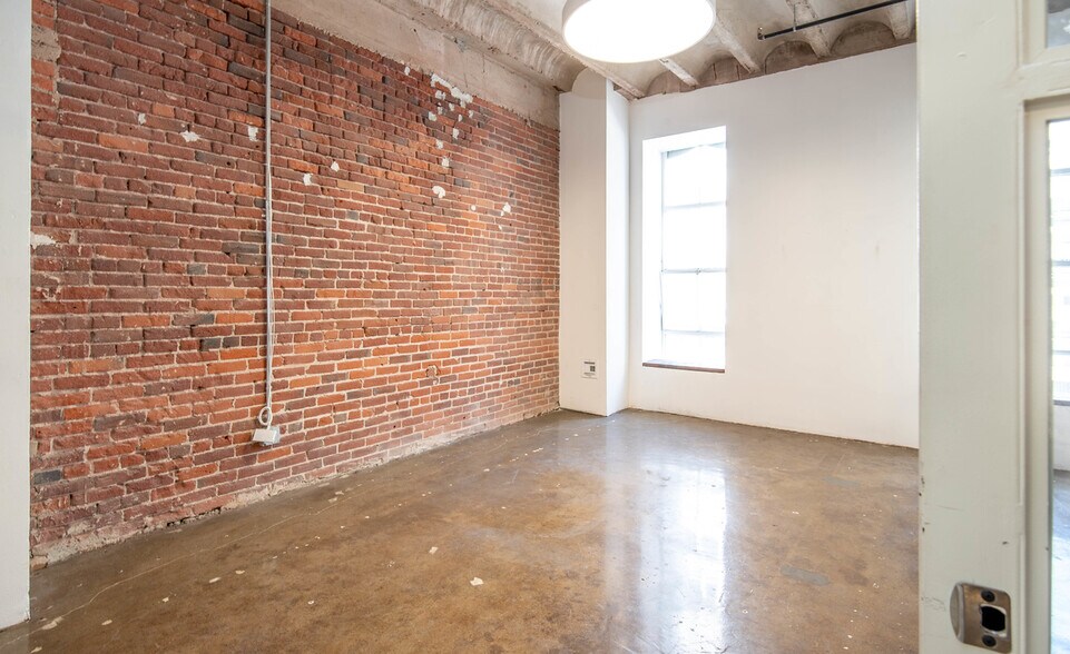 More Photos Of 731 S Broadway, Los Angeles Loft Creative Space For Sale
