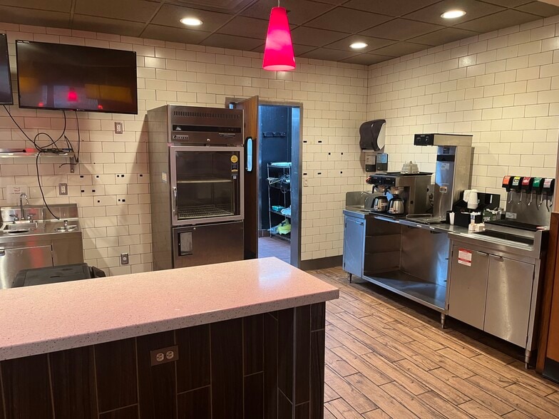 More Photos Of 7065 Winchester Rd, Memphis Restaurant For Lease