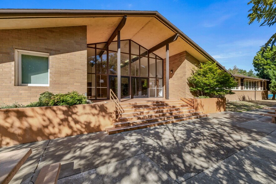 More Photos Of 233 Riverside Way, Red Bluff Specialty For Sale