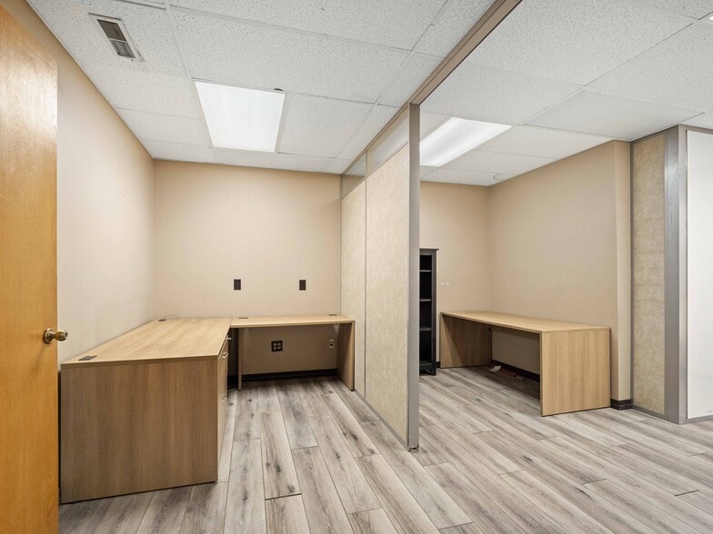 More Photos Of 5405 Illinois Rd, Fort Wayne Showroom For Sale