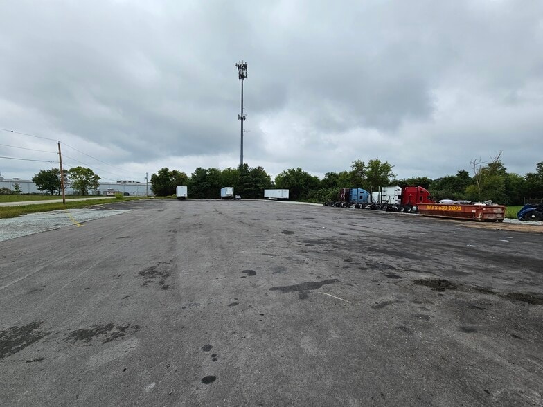 More Photos Of 695 Industrial Dr, Franklin Warehouse For Lease