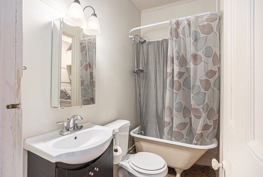 More Photos Of 701 Center Ave, Bay City Apartments For Sale