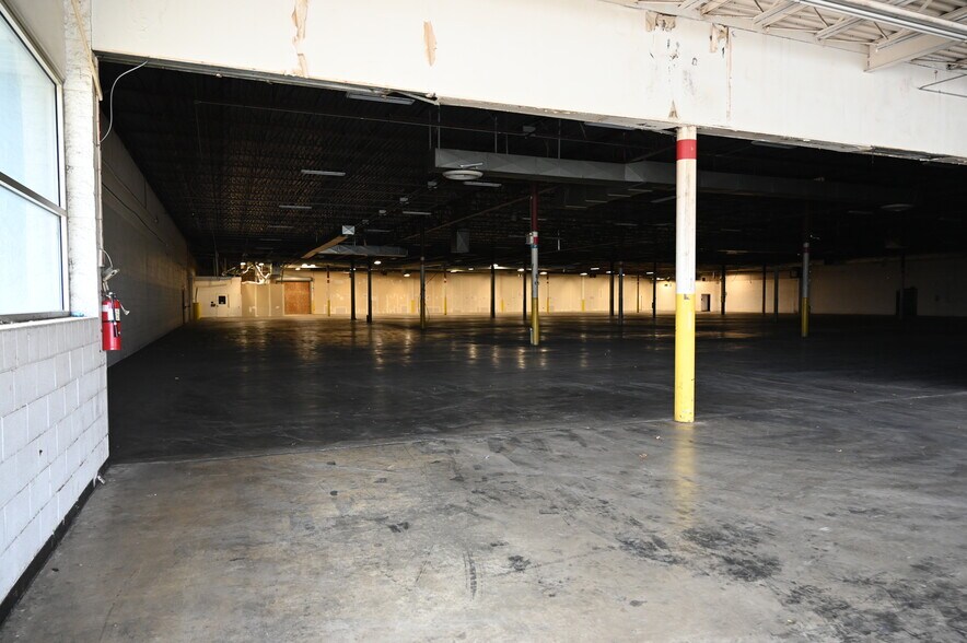 More Photos Of 2300 Claremont Ave, Ashland Freestanding For Lease