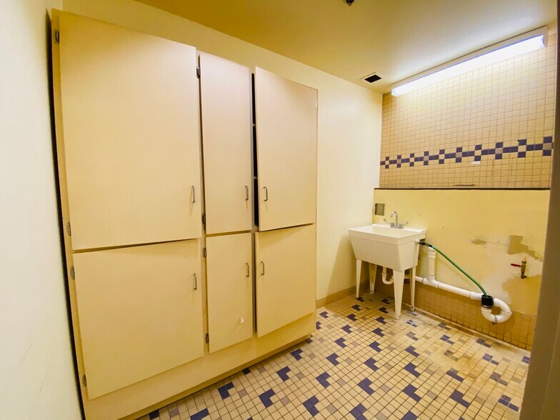 More Photos Of 404 Hall of Fame Dr, Lake City Medical For Lease