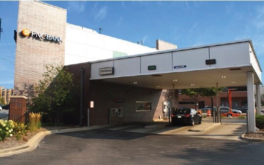 More Photos Of 1640 W Fullerton Ave, Chicago Bank For Lease