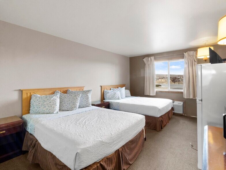 More Photos Of 1806 E Cedar Ave, Rawlins Hotel For Sale