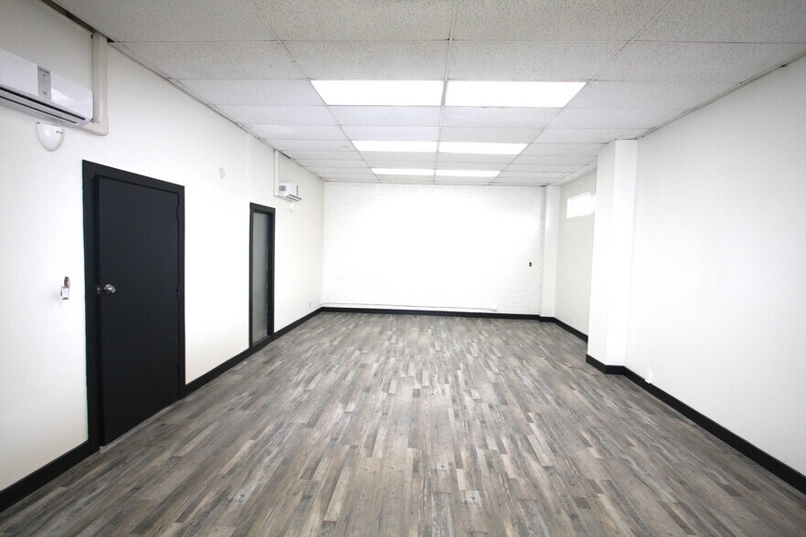 More Photos Of 160 W 33rd St, Los Angeles Warehouse For Lease