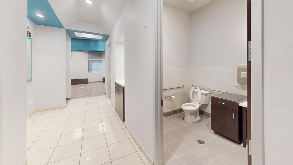 More Photos Of 5341 W University Dr, McKinney Medical For Sale