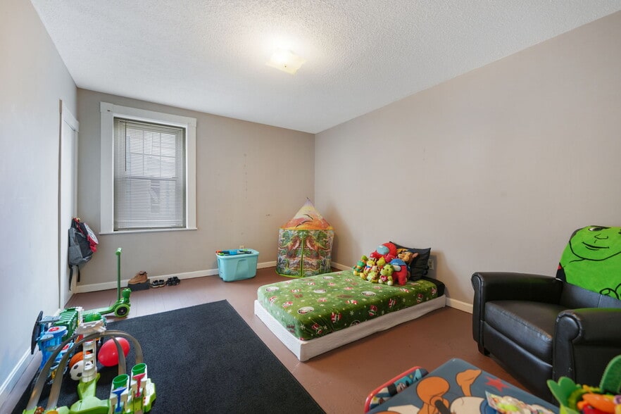 More Photos Of 110-114 County St, New Bedford Storefront Retail Residential For Sale