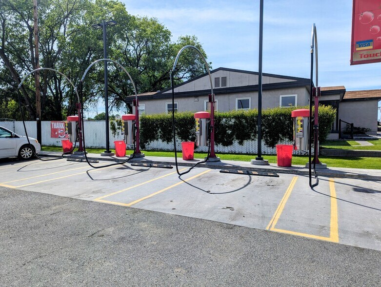 More Photos Of 210 E Elm Ave, Hermiston Carwash For Sale