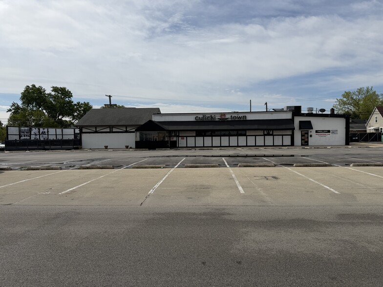 Primary Photo Of 3600 W North Ave, Stone Park Restaurant For Sale