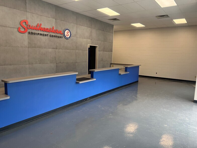 More Photos Of 1000 Kramer St, South Charleston Service For Lease