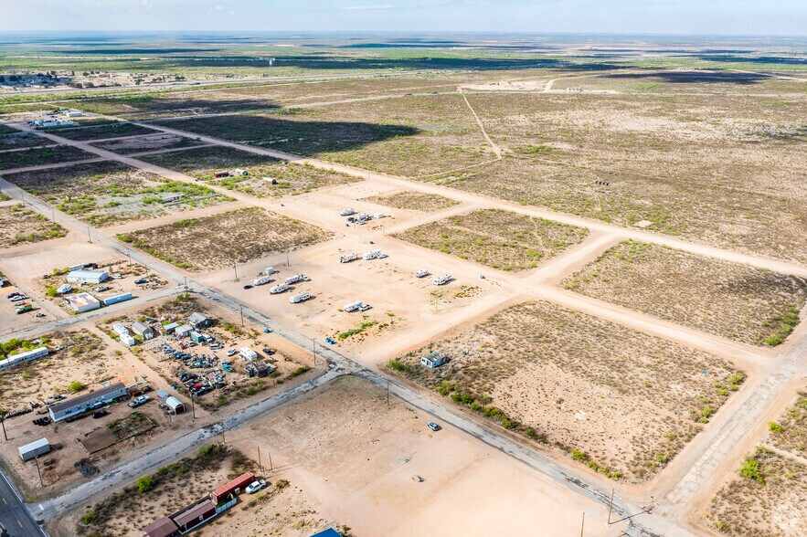 More Photos Of 801 Woodard St, Pyote Trailer Camper Park For Sale