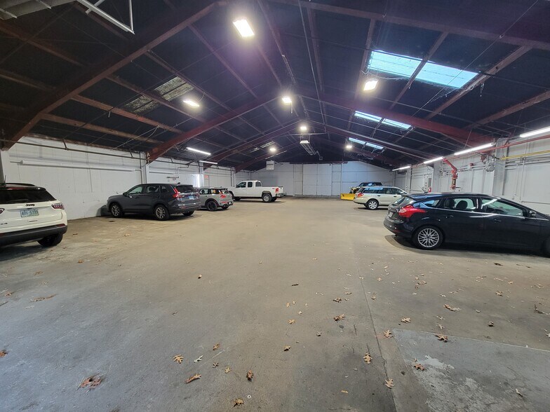 More Photos Of 100 Pleasant St, Dracut Self Storage For Lease