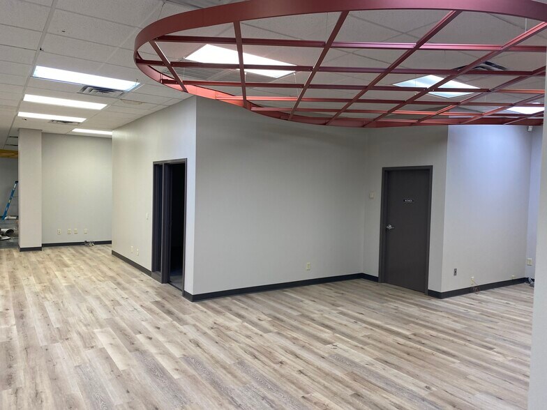 More Photos Of 901-905 S 9th St, Broken Arrow Unknown For Lease