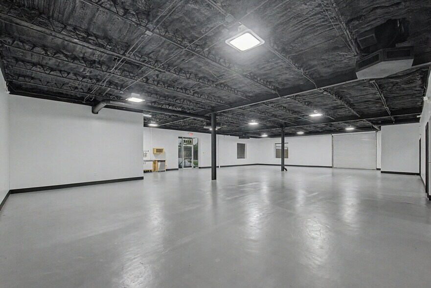 More Photos Of 6115 Skyline Dr, Houston Warehouse For Lease