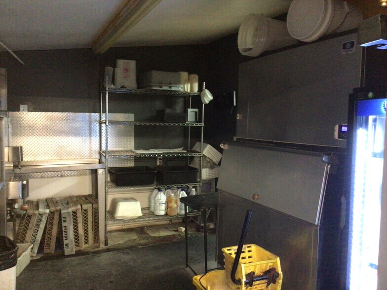 More Photos Of 102 E Hardin St, Greeneville Specialty For Sale