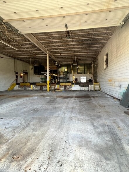 More Photos Of 400 Myron St, Youngstown Manufacturing For Lease
