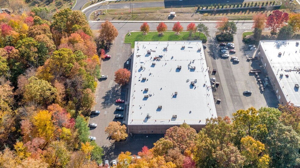 More Photos Of 704 Executive Blvd, Valley Cottage Warehouse For Lease